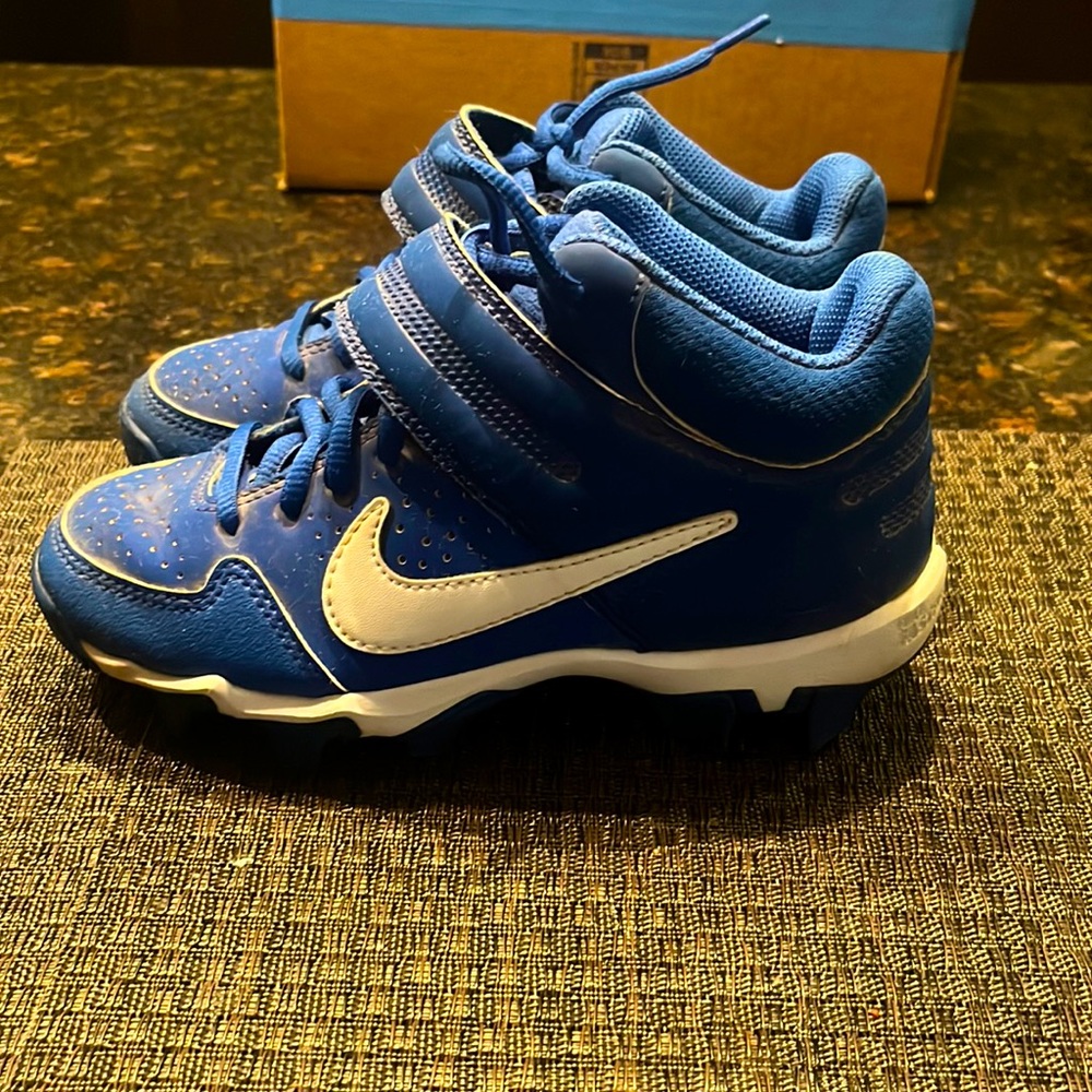 Kid’s softball/baseball cleats